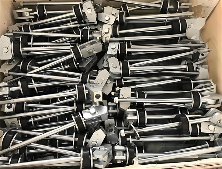 TTS QUICK AUCTING CLEATS